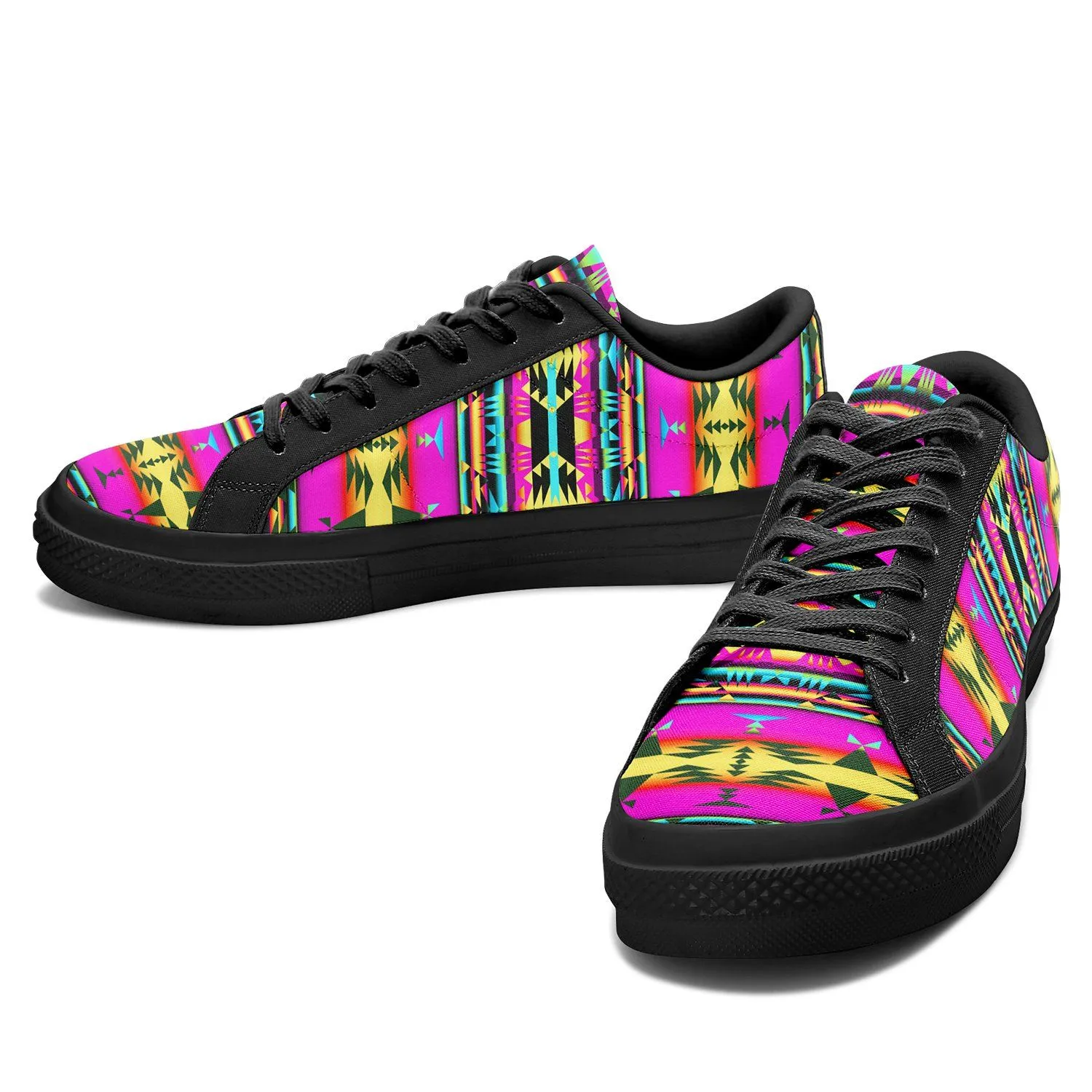 Between the Sunset Mountains Aapisi Low Top Canvas Shoes Black Sole